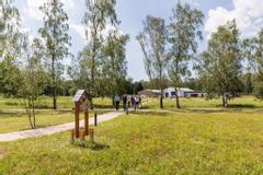 Hotelcamp Reinsehlen | Schneverdingen | Insektenhotel am Weg