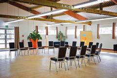 Hotelcamp Reinsehlen | Schneverdingen | Stuhlkreis in der Roten Halle