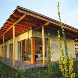 Lodge-Zimmer in der Abendsonne